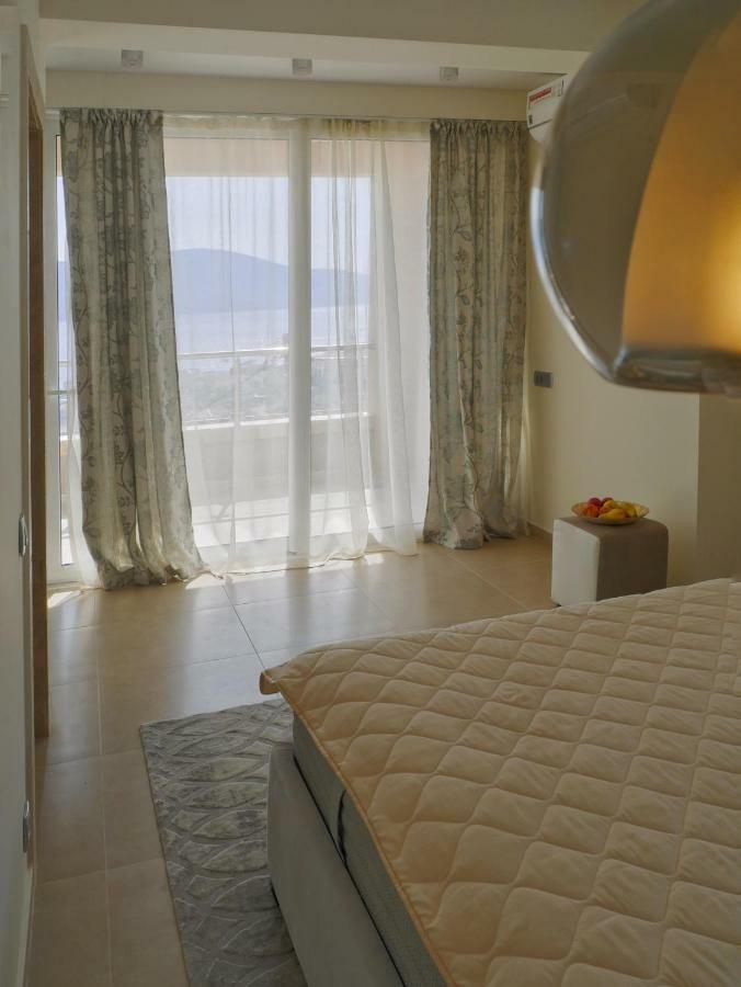 Villa Travertino Tivat Buitenkant foto
