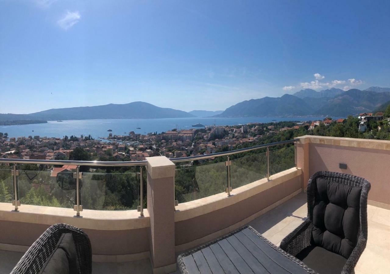 Villa Travertino Tivat Buitenkant foto
